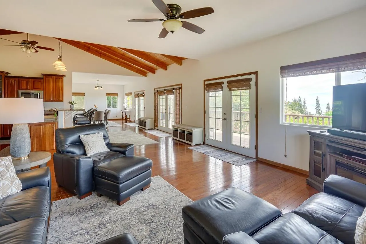 Hawaiian Retreat With Ocean Views In Captain Cook! Papa Bay