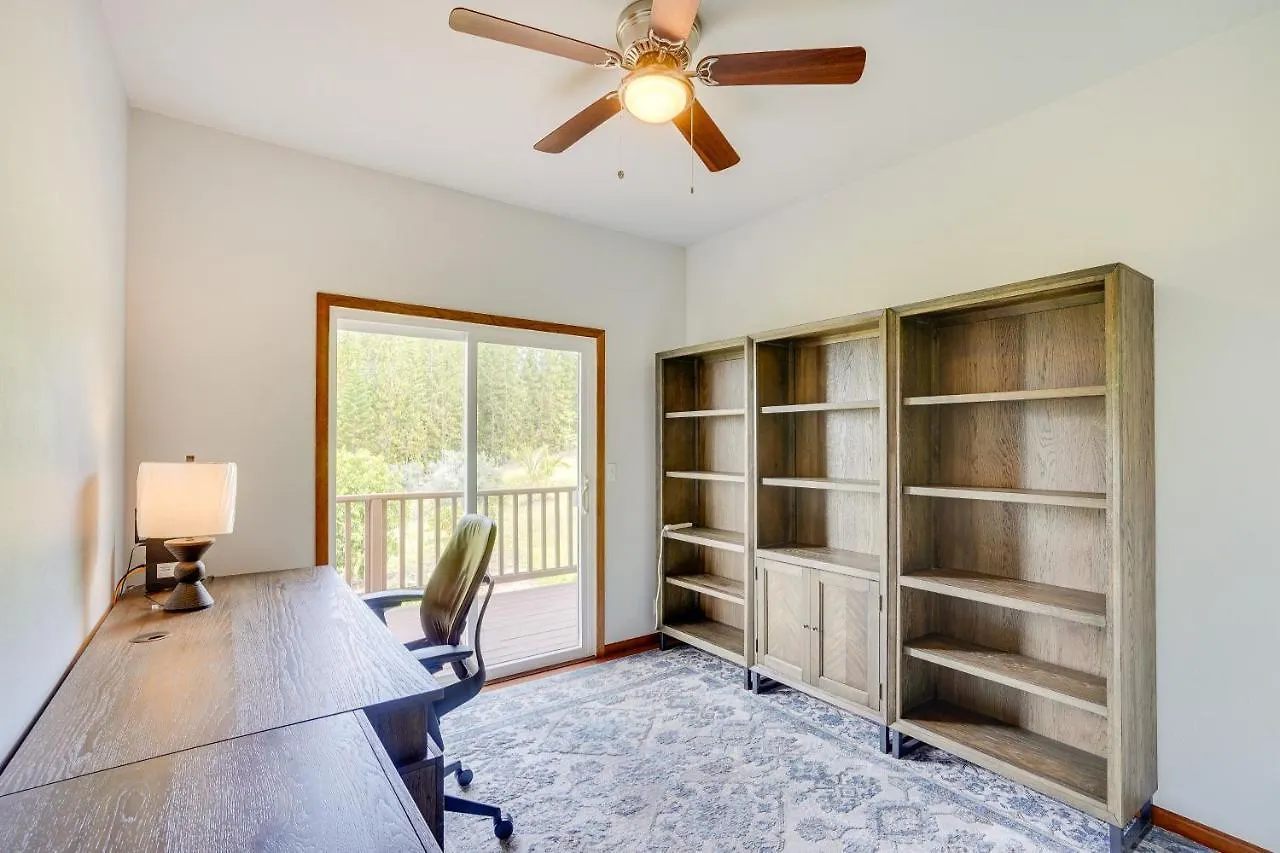 Hawaiian Retreat With Ocean Views In Captain Cook! Papa Bay