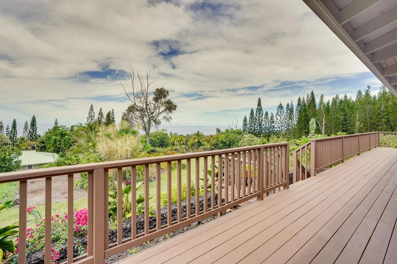 Holiday home Hawaiian Retreat With Ocean Views In Captain Cook! Papa Bay