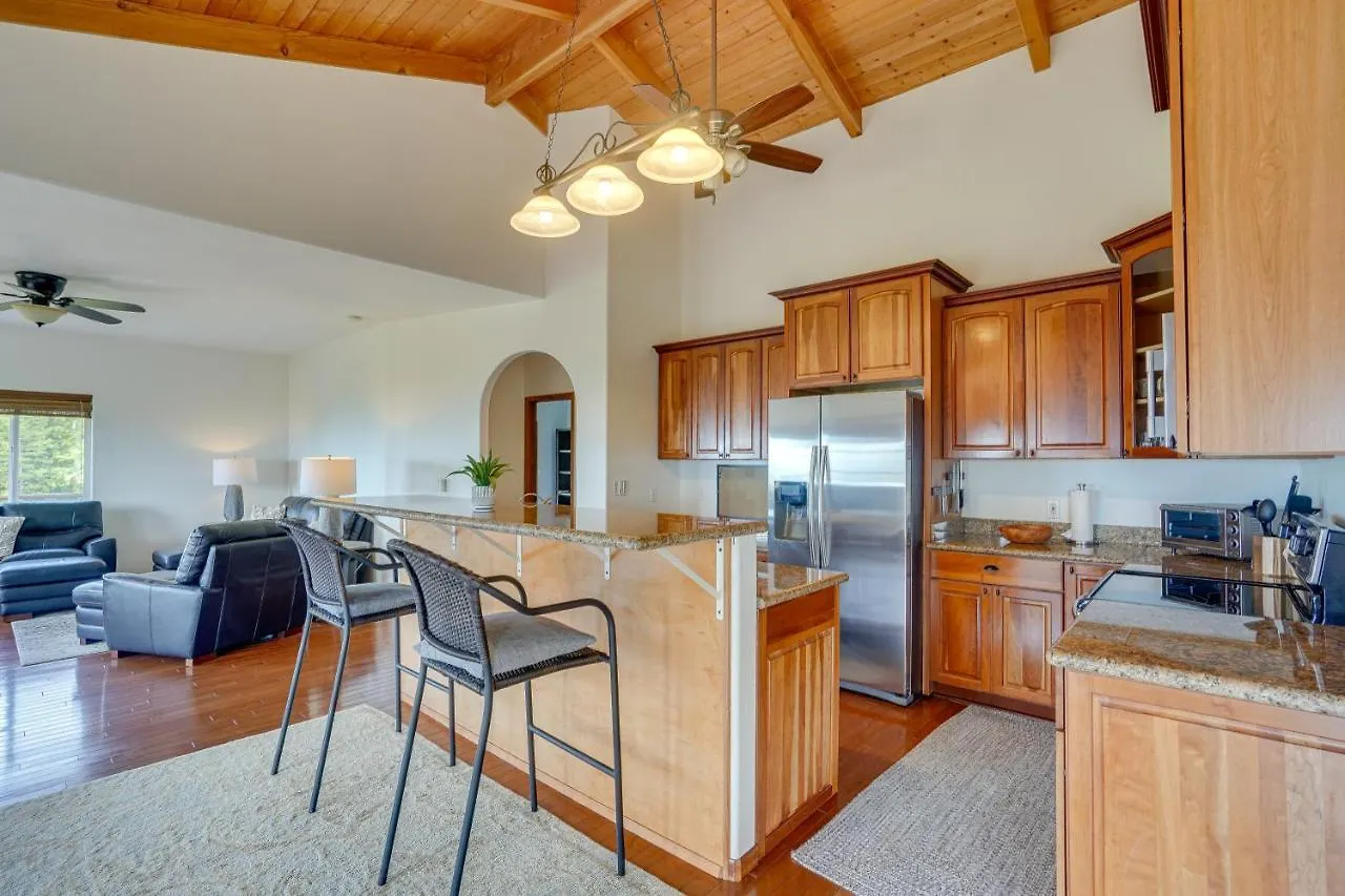 Hawaiian Retreat With Ocean Views In Captain Cook! Papa Bay 0*,