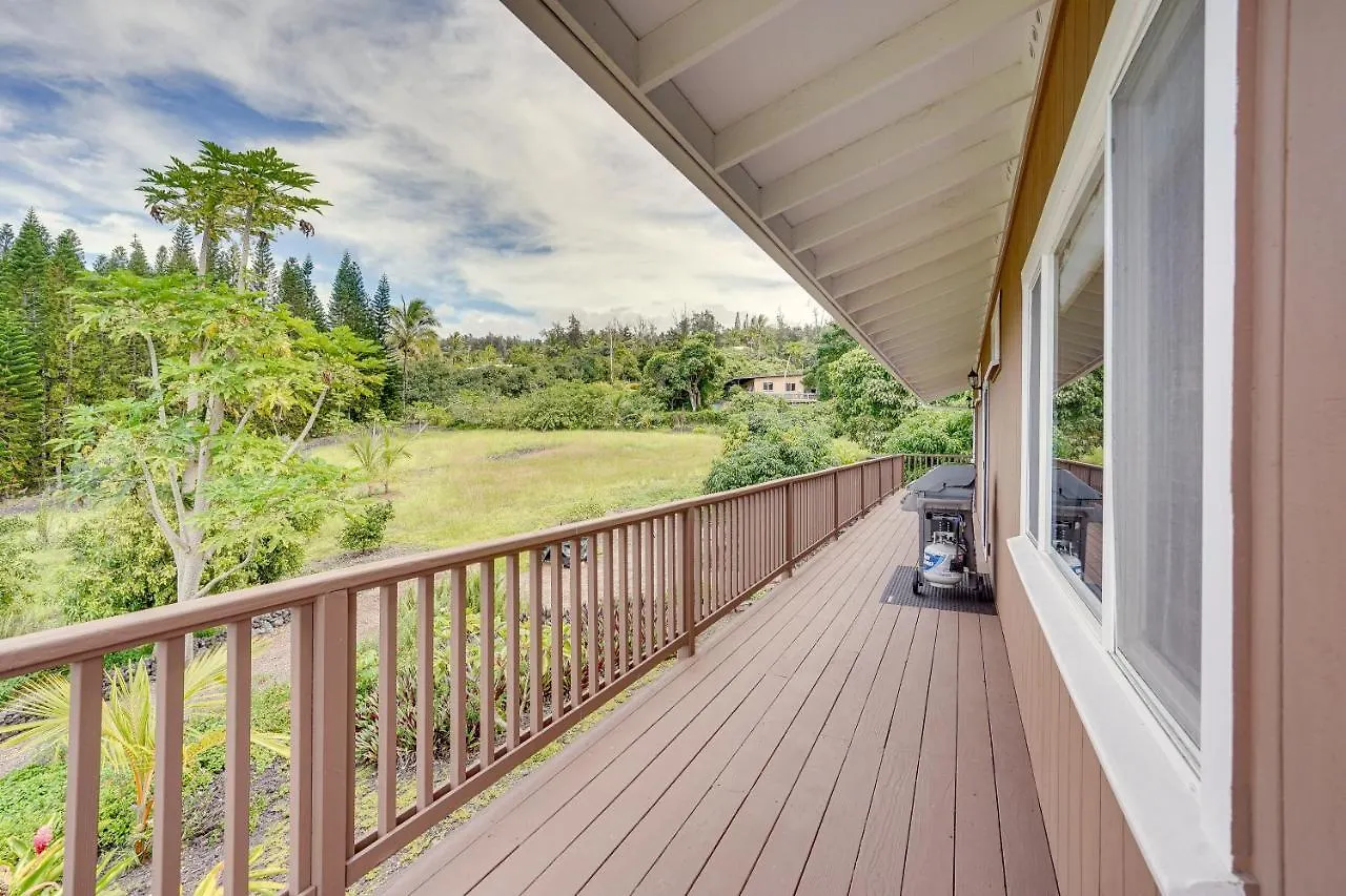 Hawaiian Retreat With Ocean Views In Captain Cook! Papa Bay