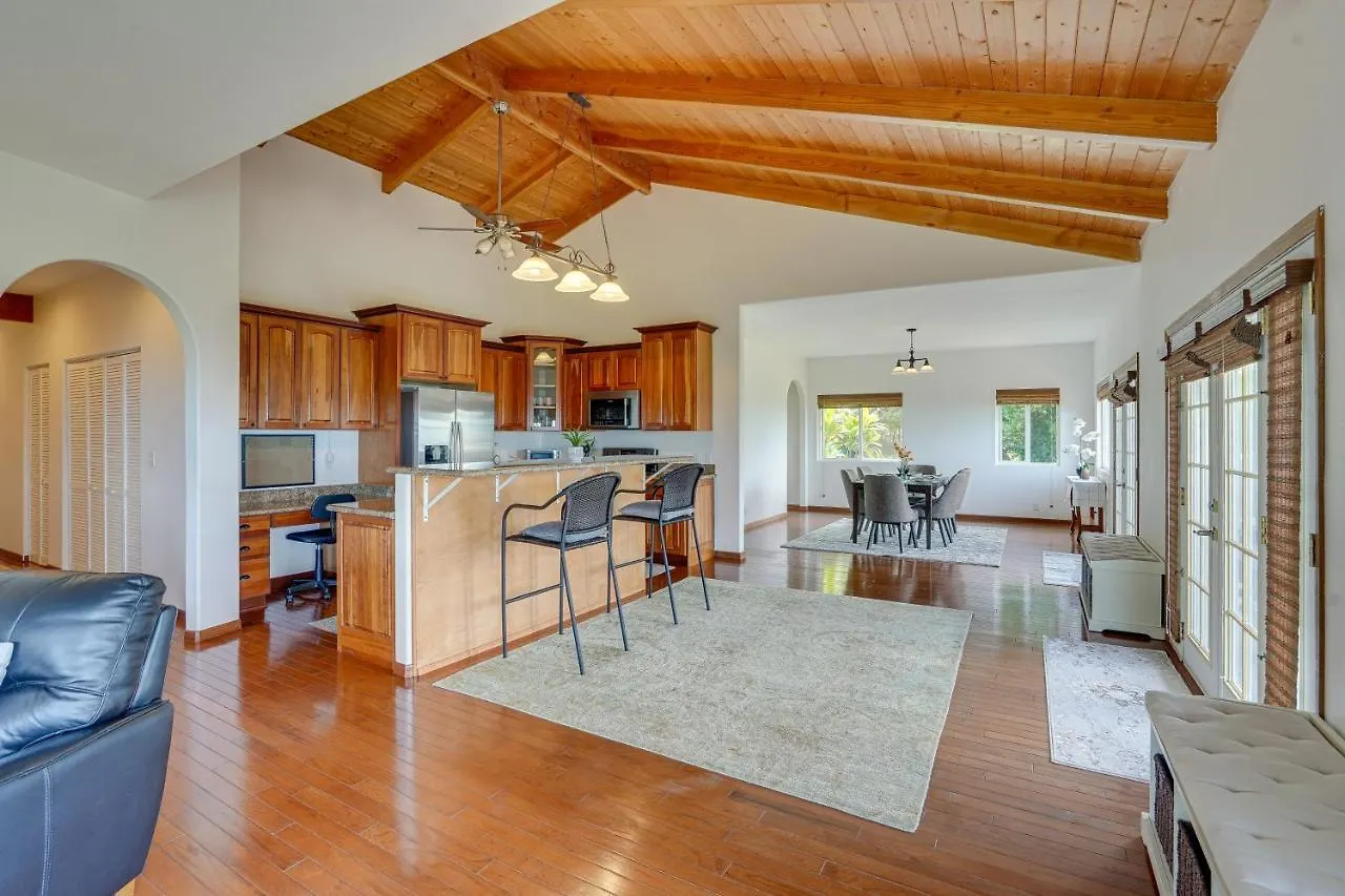 Holiday home Hawaiian Retreat With Ocean Views In Captain Cook! Papa Bay