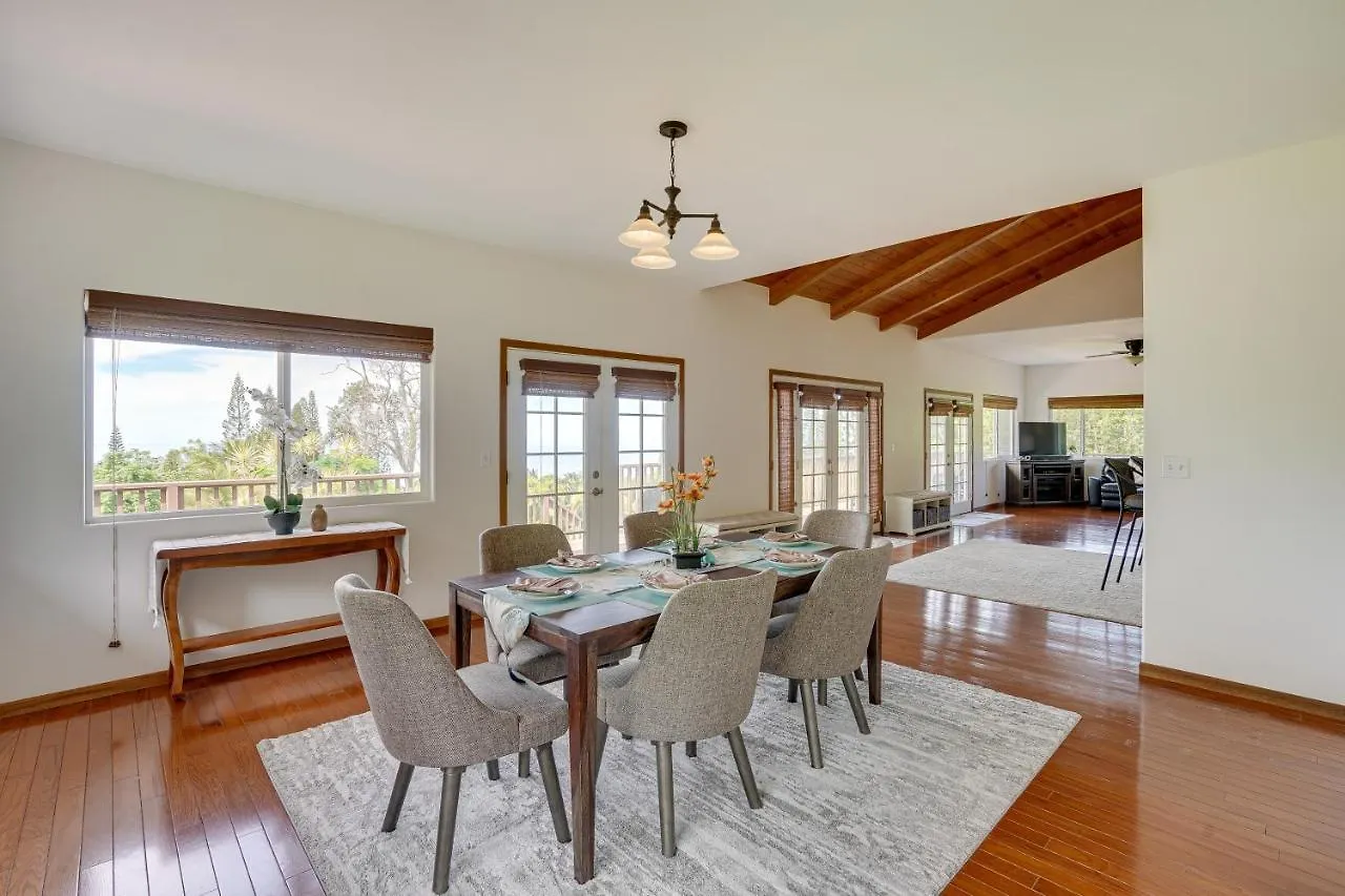 Hawaiian Retreat With Ocean Views In Captain Cook! Papa Bay