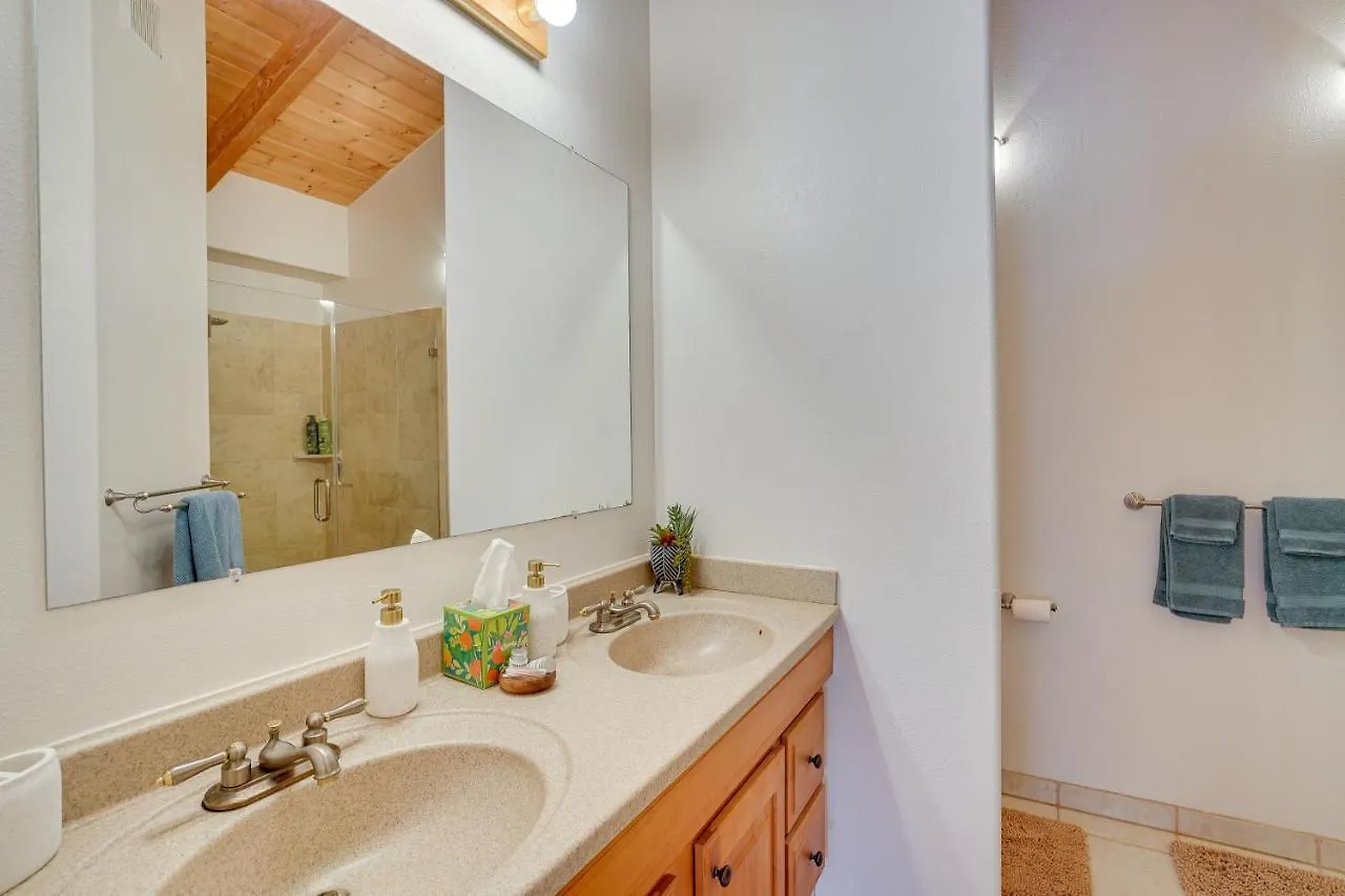 Hawaiian Retreat With Ocean Views In Captain Cook! Papa Bay United States