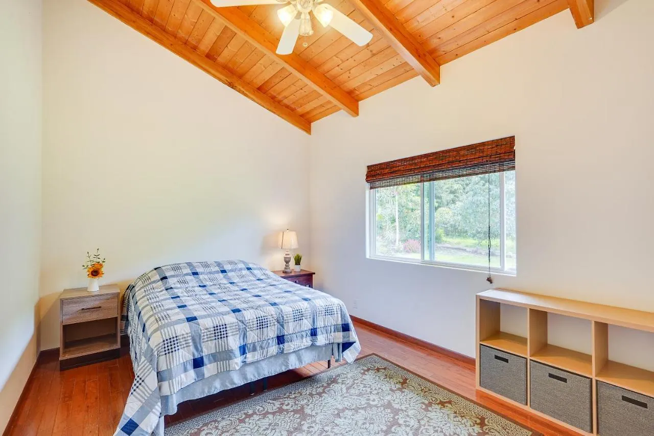 Holiday home Hawaiian Retreat With Ocean Views In Captain Cook! Papa Bay